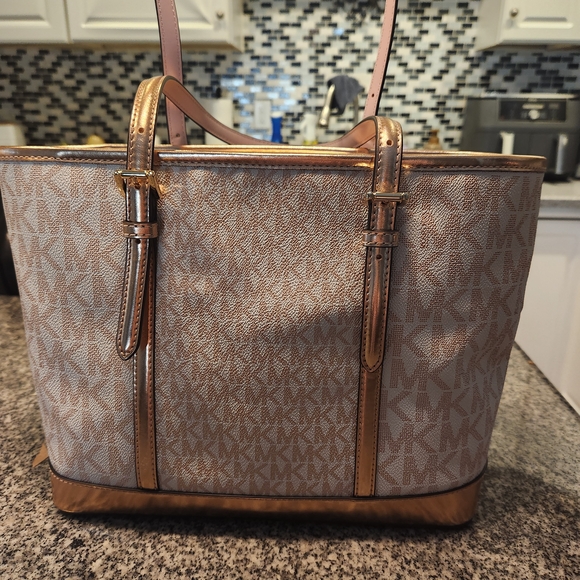 Michael Kors Jet Set Travel Small Metallic Logo Top-Zip Tote Bag in Rose Gold - Picture 4 of 14